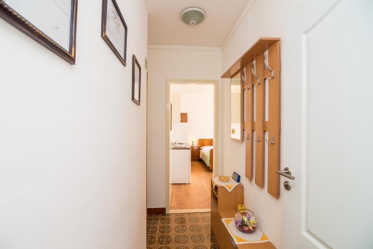 Apartment Zana *